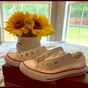 Girls white Converse All Star size 1- GUC